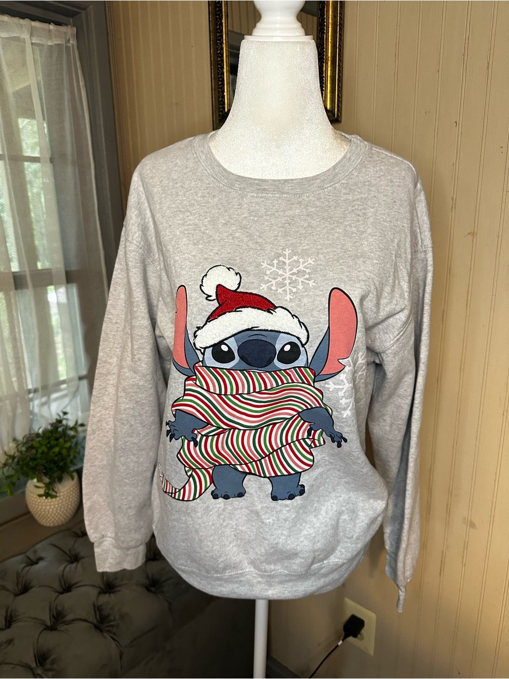 Disney Stitch Christmas Holiday Sweatshirt Gray Santa Candy Cane Scarf Size M